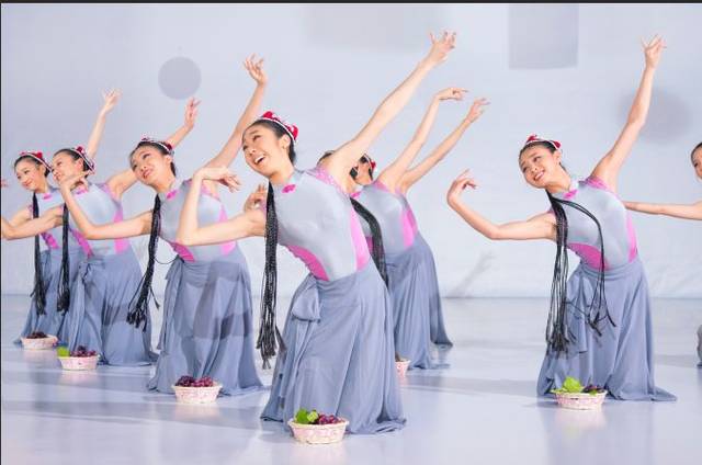 中國少年兒童發(fā)展服務(wù)中心社會(huì)藝術(shù)水平(舞蹈)考級(jí)教材教師培訓(xùn)班與兒童舞蹈表演服務(wù)