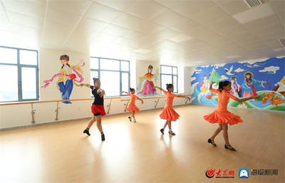 東營區(qū)龍居社區(qū)黨群服務中心見聞 兒童舞蹈表演服務點亮社區(qū)生活
